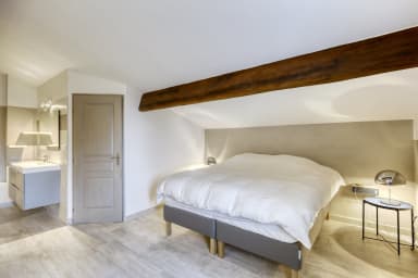 Vacances bien-être et relaxation en Provence avec piscine