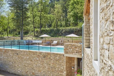 Détente absolue pour cette maison à louer au coeur de la Provence