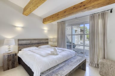 Vacances de rêve avec piscine chauffée au coeur du Luberon à Ménerbes