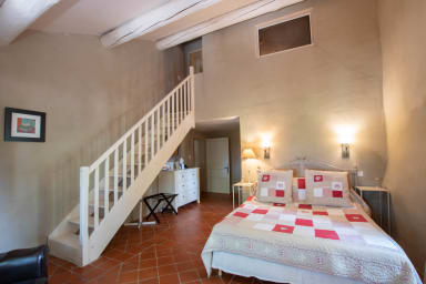 Détente absolue pour cette maison à louer au coeur de la Provence