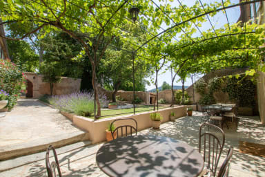 Vacances bien-être et relaxation en Provence avec piscine