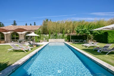 Exceptional property to rent in St Rémy swimming pool and fitness room