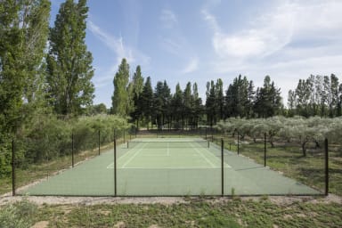 Rental in the Alpilles, swimming pool, cinema, tennis court