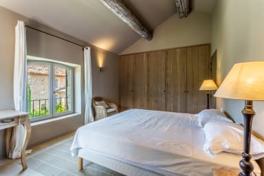 A louer magnifique propriété avec piscine chauffée à Bonnieux