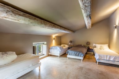 Vacances de rêve avec piscine chauffée au coeur du Luberon à Bonnieux