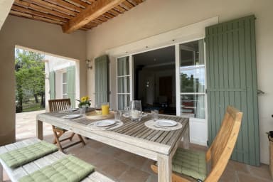 Perfume of well-being for this bastide for rent in St Saturnin d'Apt