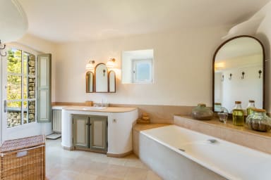Dream holidays in the heart of Provence in Bonnieux