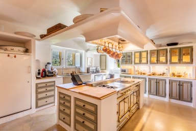 Exceptional quality of life for this villa to rent in Bonnieux