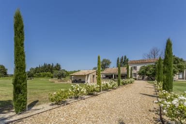 The scent of well-being for this bastide for rent in Provence