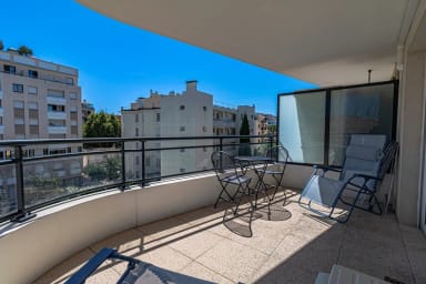 Une terrasse qui invite à la détente et aux repas en plein air