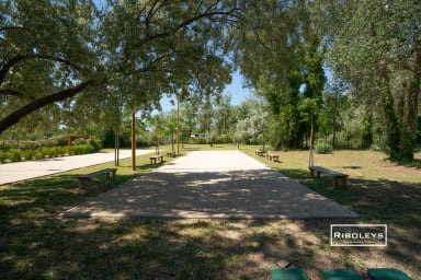 Espace ping-pong et pétanque dans la résidence