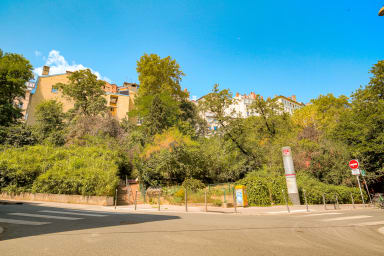 Au pied des métros pour visiter la ville
