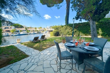 Charmante Maison à Louer à Port Grimaud avec Amarrage Privé 