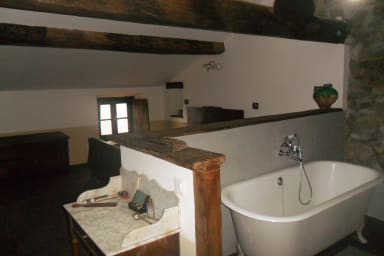 Baignoire ouverte sur la chambre
