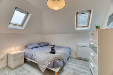 Chambre avec rangements