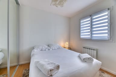 Chambre avec rangements