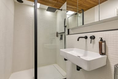 Salle de Bain avec douche