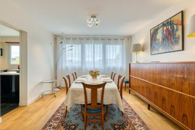 Table à manger pour des moments conviviaux ou de travail