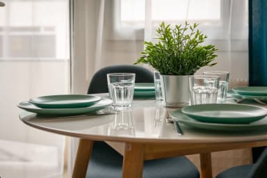 Table à manger avec assises