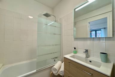 Salle de Bain avec baignoire