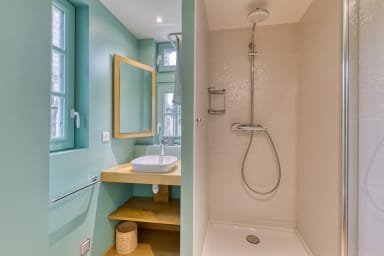 Salle de Bain avec douche