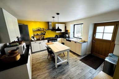 Cuisine tout équipée, piano Smeg à gaz, Thermomix, Machine à expresso Delonghi