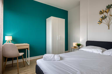 Chambre avec bureau