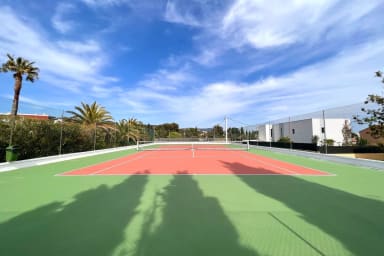 Terrain de tennis dans la residence