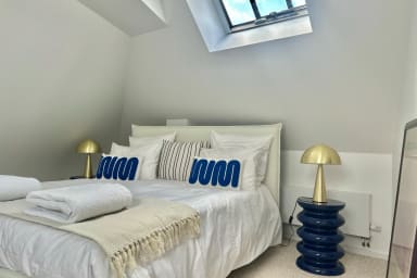 rental-family-prestigious-maison-lumea-paris-bedroom