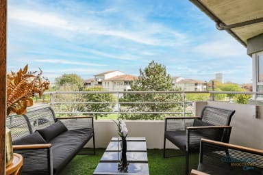 Balcon avec meuble de jardin pour profiter de l’extérieur