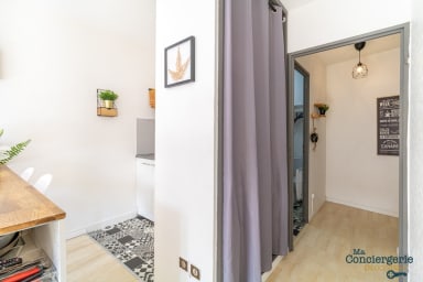 Couloir d'entrée avec espace de rangement