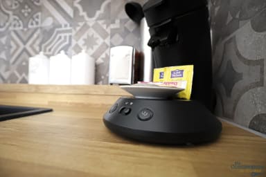 Cuisine équipée avec machine à café, une bouilloire, un grille pain