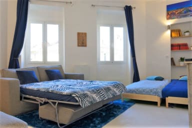 SALON : Dormir confortablement dans le salon c'est facile !
*** LIVING ROOM...