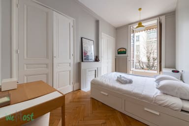 Chambre 1 avec lit double donnant sur cour