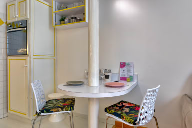 Table a manger avec assises