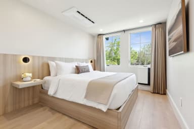 King-size bed, sleeps 2, and 65