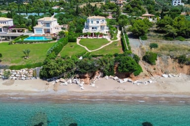 Spectacular location on the waterfront