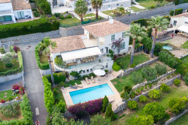Villa vue mer, piscine et grand jardin – Golfe-Juan