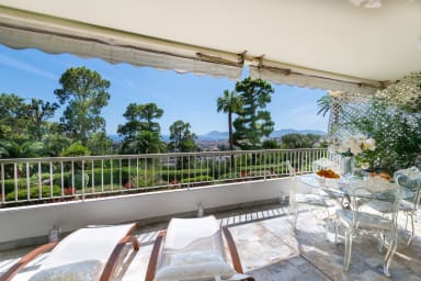 Spacious 1-Br with Sea View – Residence with Pool, Cannes