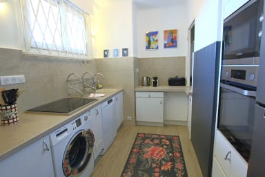 Fully equipped kitchen.