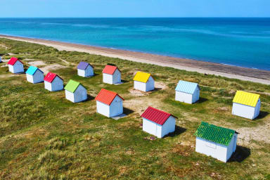 Les cabanes colorées de Gouville-Sur-Mer