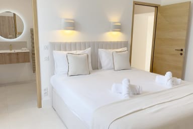 The groundfloor bedroom