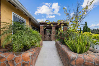 Front walkway up to the entry door.