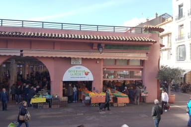 Le marché Provencal a coté