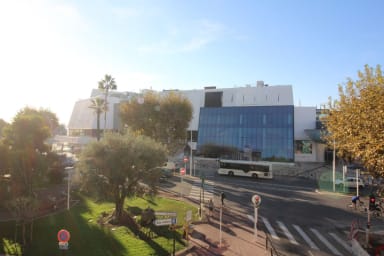Palais des festivals a 350 metres