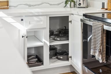 Full kitchen: Coffee maker, fridge, stove/oven, plates and utensils, dishwasher