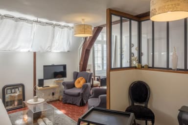 Espace salon vu de l'espace chambre