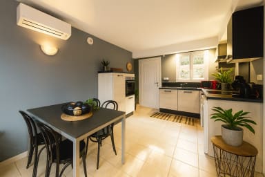 Cucina arredata e attrezzata + zona pranzo