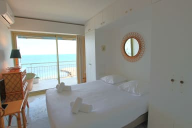 Air conditioned bedroom : 1 double bed opening onto the terrace