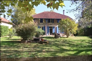 Family House With Garden In Lugos - Salles